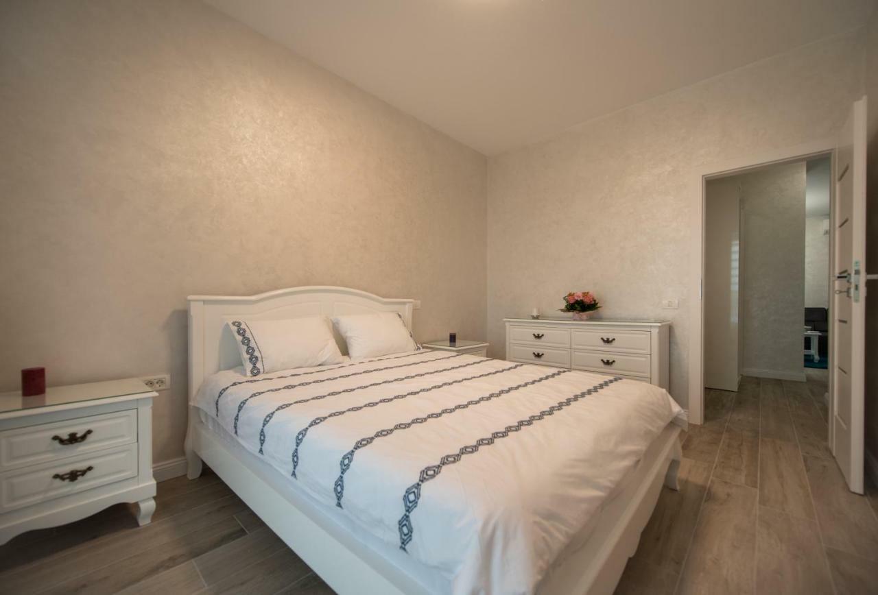 Luxury Apartment By The Sea ママイア エクステリア 写真